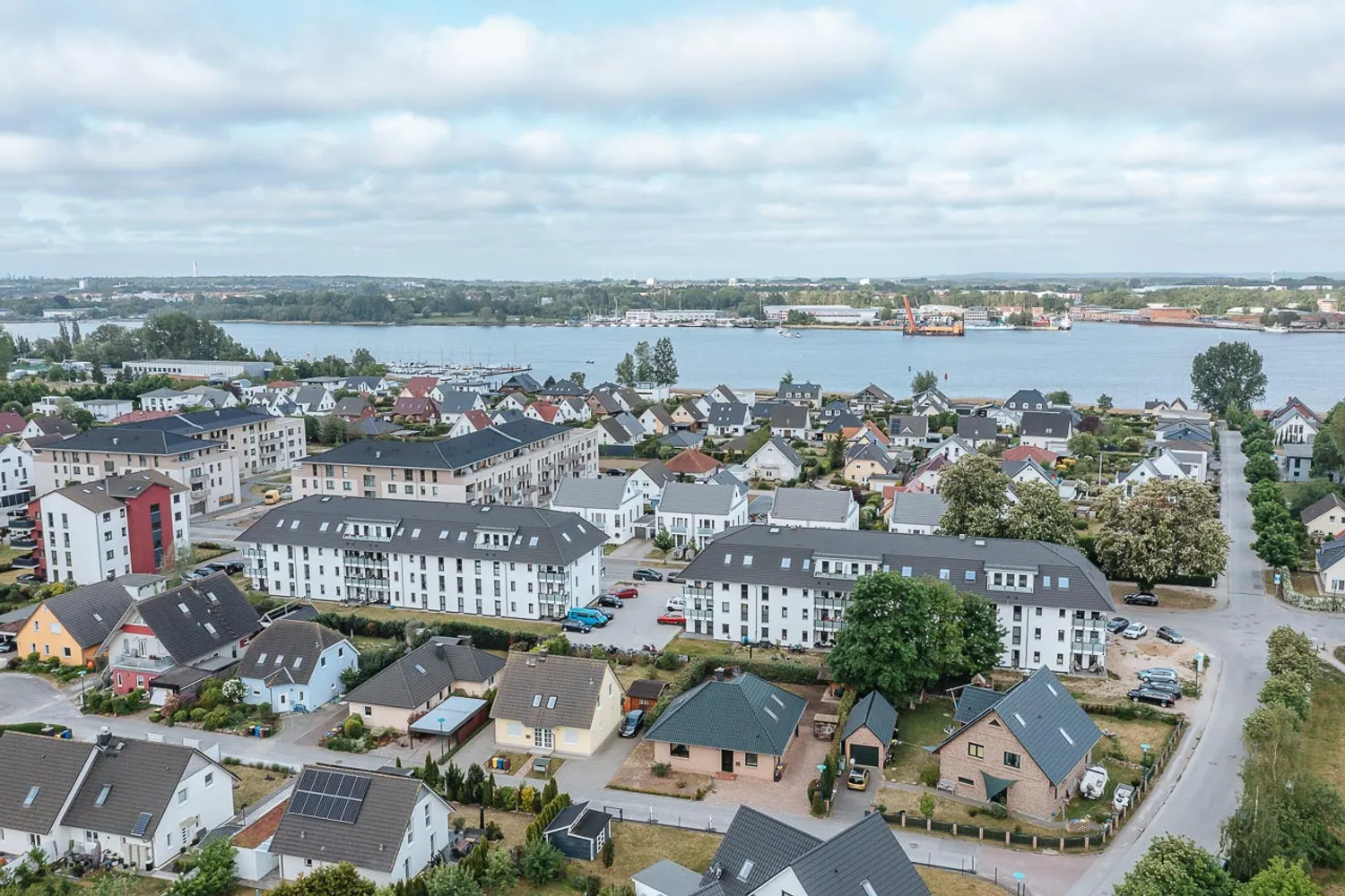4 Zimmer Wohnung mit 102 m² in Rostock – Bild 1