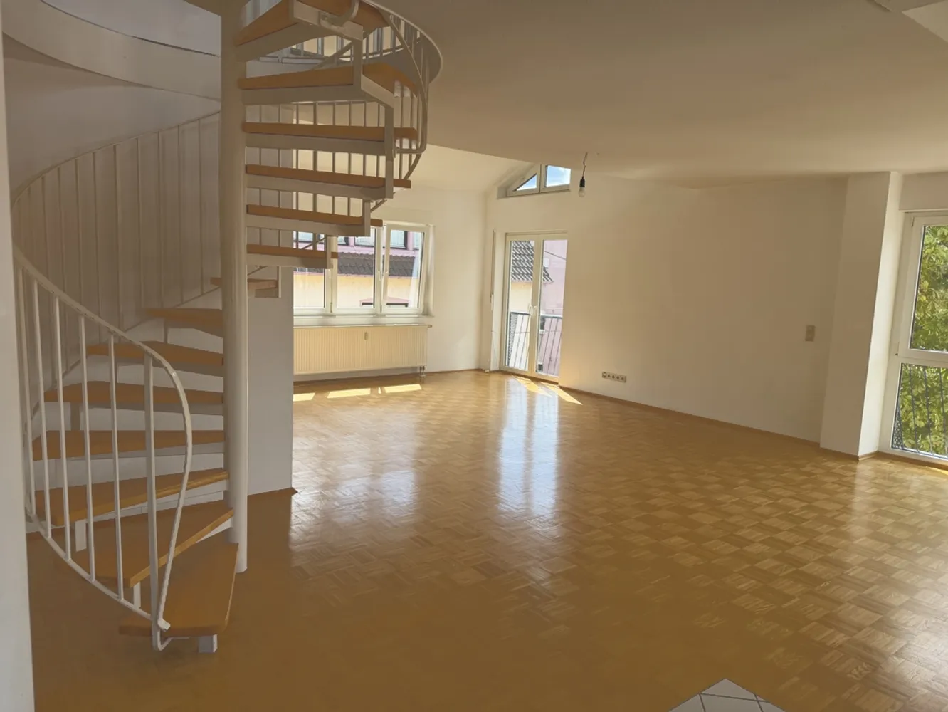 5 Zimmer Wohnung mit 124 m² in Karlsruhe – Bild 2