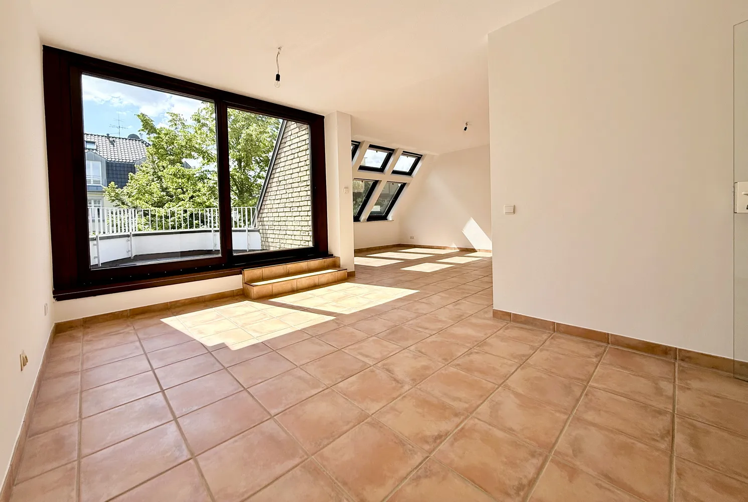 2 Zimmer Wohnung mit 84 m² in Düsseldorf – Bild 1