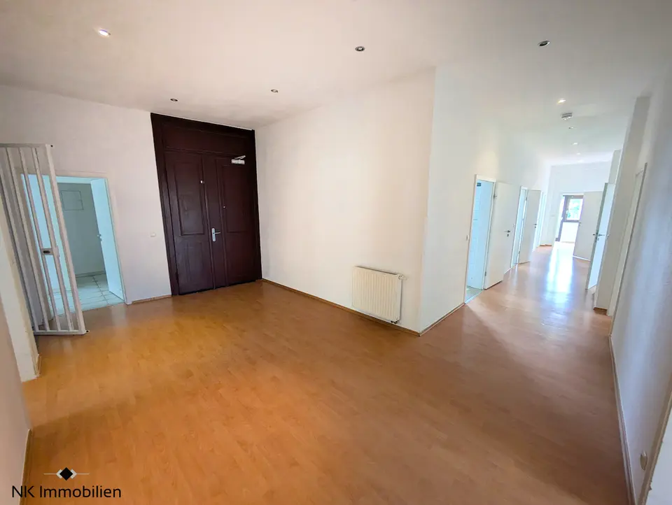 8 Zimmer Wohnung mit 222 m² in Werdau – Bild 3