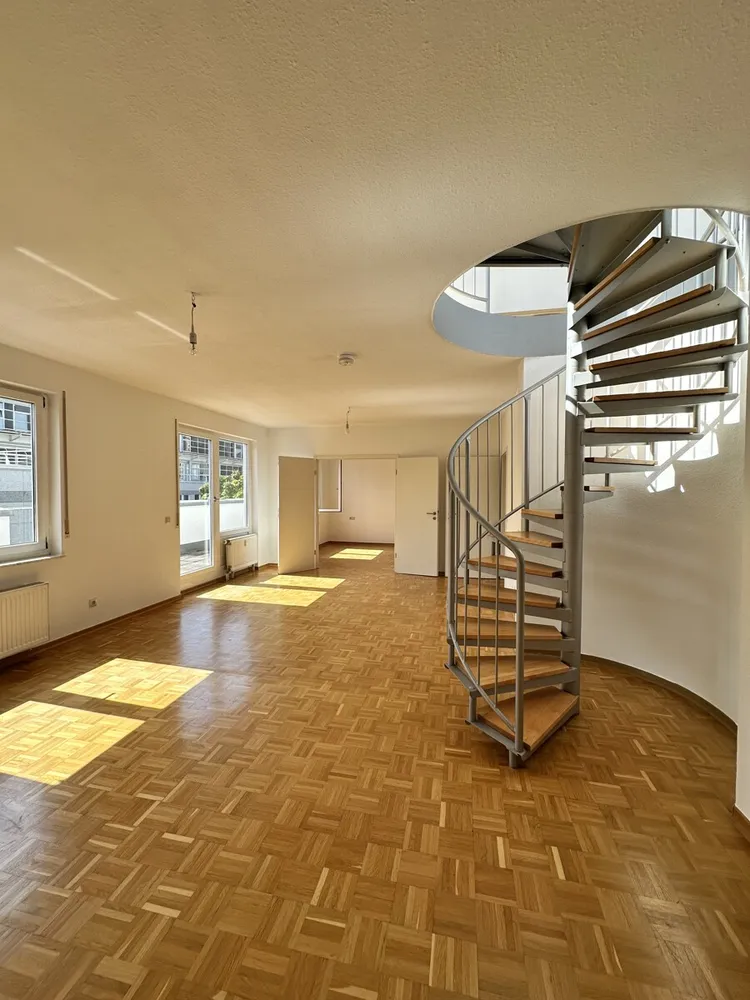 4 Zimmer Wohnung mit 125 m² in Stuttgart – Bild 1