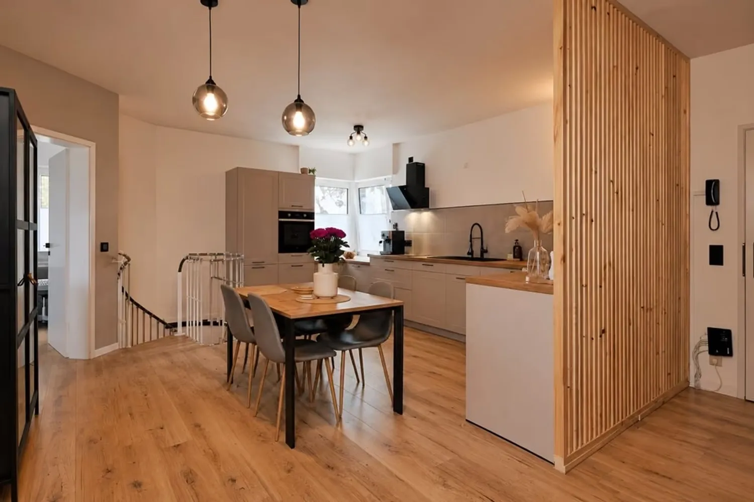 7 Zimmer Wohnung mit 215 m² in Duisburg – Bild 10