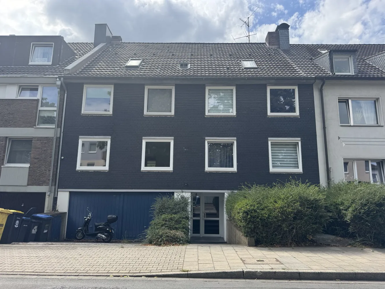 5 Zimmer Wohnung mit 143 m² in Düsseldorf – Bild 1