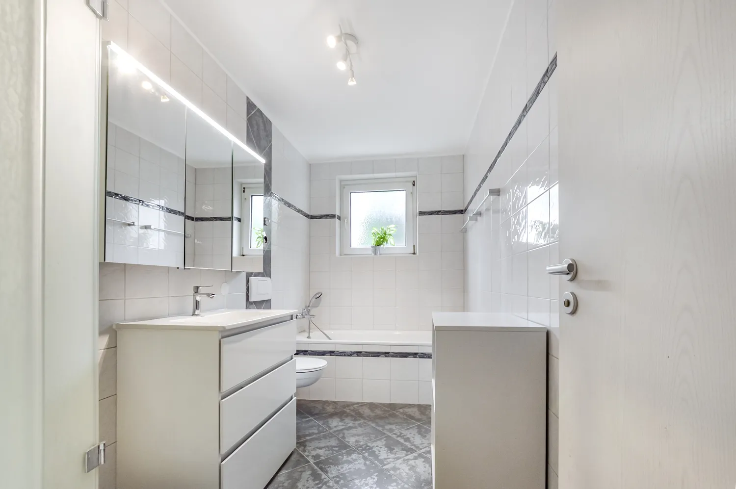 4 Zimmer Wohnung mit 99 m² in Augsburg – Bild 7