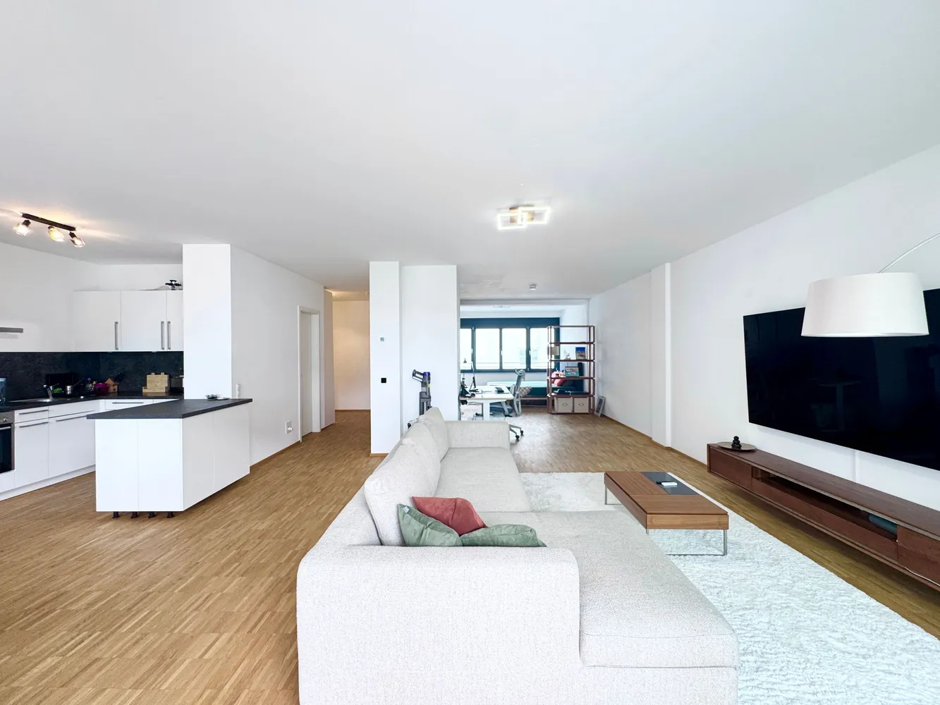 1 Zimmer Wohnung mit 95 m² in Stuttgart – Bild 2