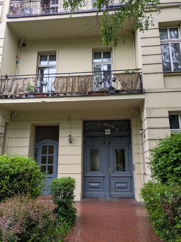 2 Zimmer Wohnung mit 83 m² in Berlin – Bild 1