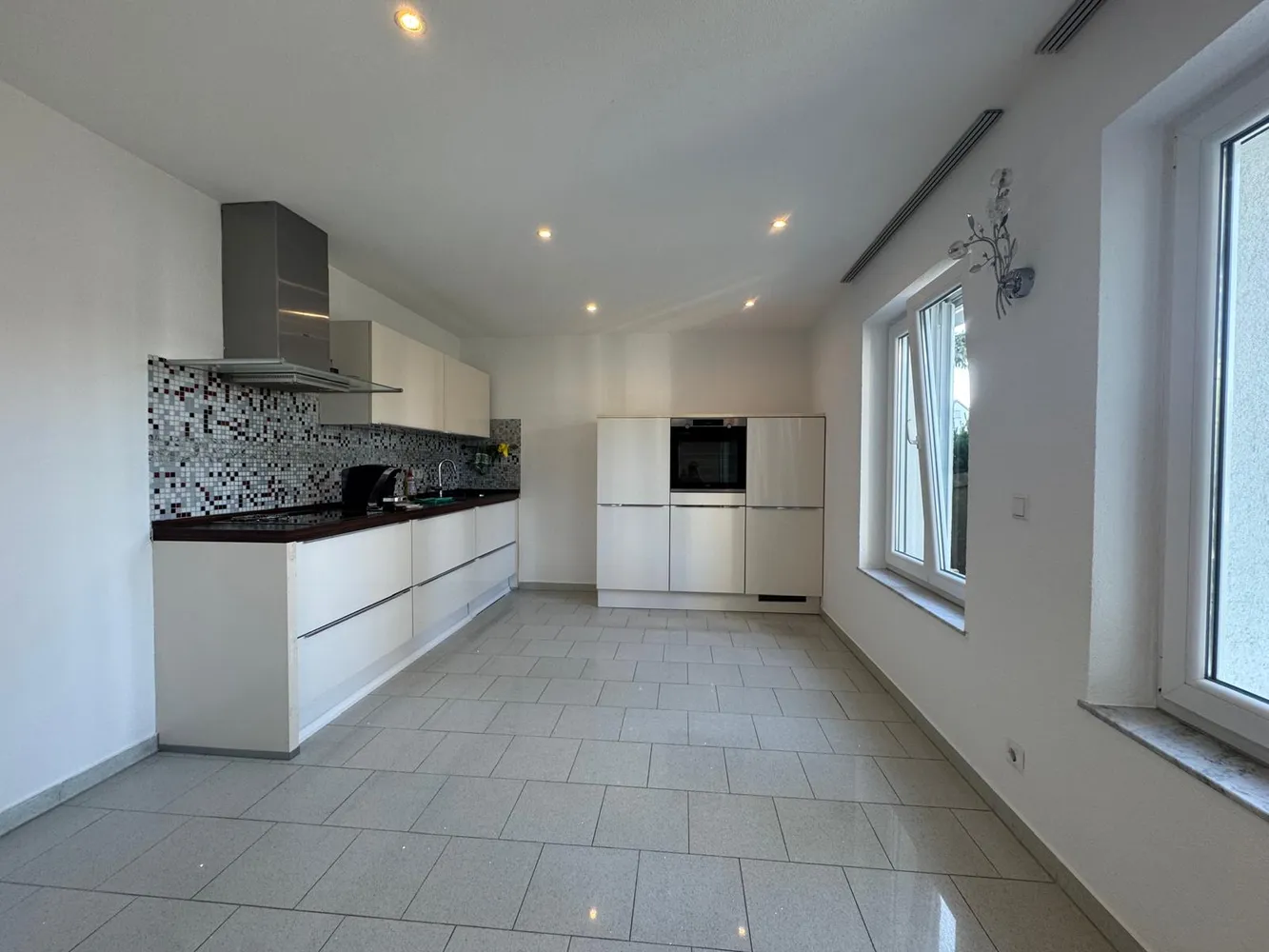 4 Zimmer Wohnung mit 120 m² in Stuttgart – Bild 1