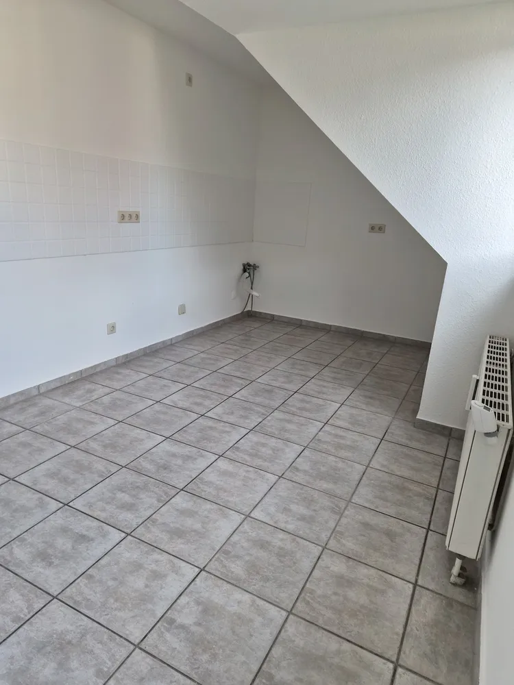 2 Zimmer Wohnung mit 81 m² in Düsseldorf – Bild 2