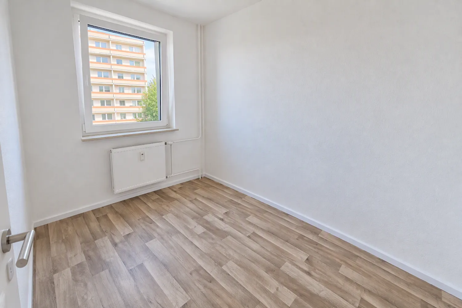 4 Zimmer Wohnung mit 80 m² in Neubrandenburg – Bild 1