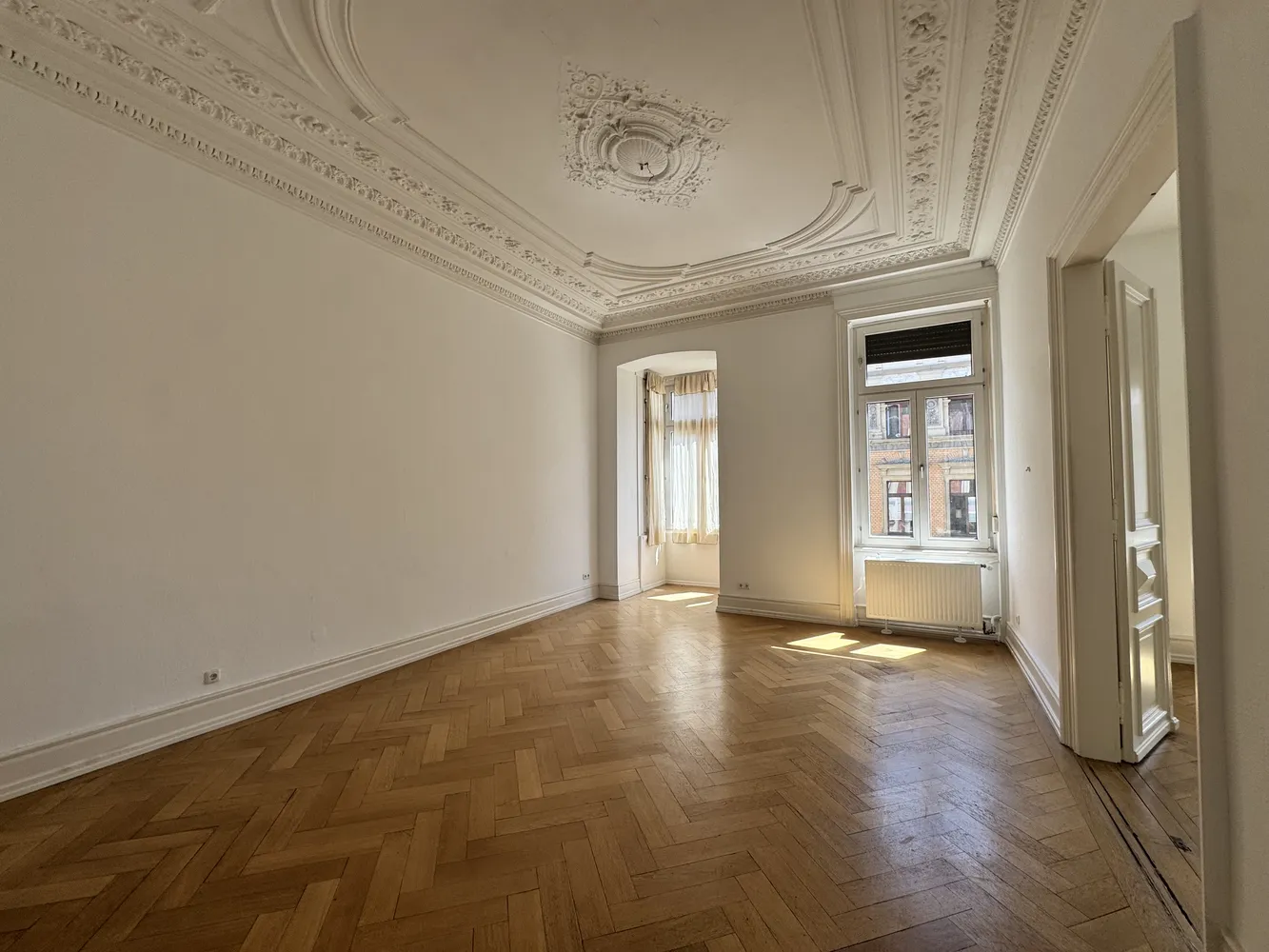 6 Zimmer Wohnung mit 146 m² in Wiesbaden – Bild 1