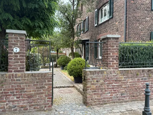 7 Zimmer Wohnung mit 211 m² in Duisburg – Bild 3
