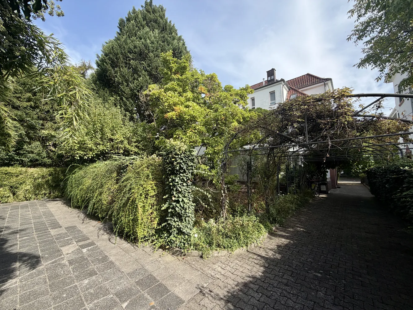 4 Zimmer Wohnung mit 126 m² in Karlsruhe – Bild 2