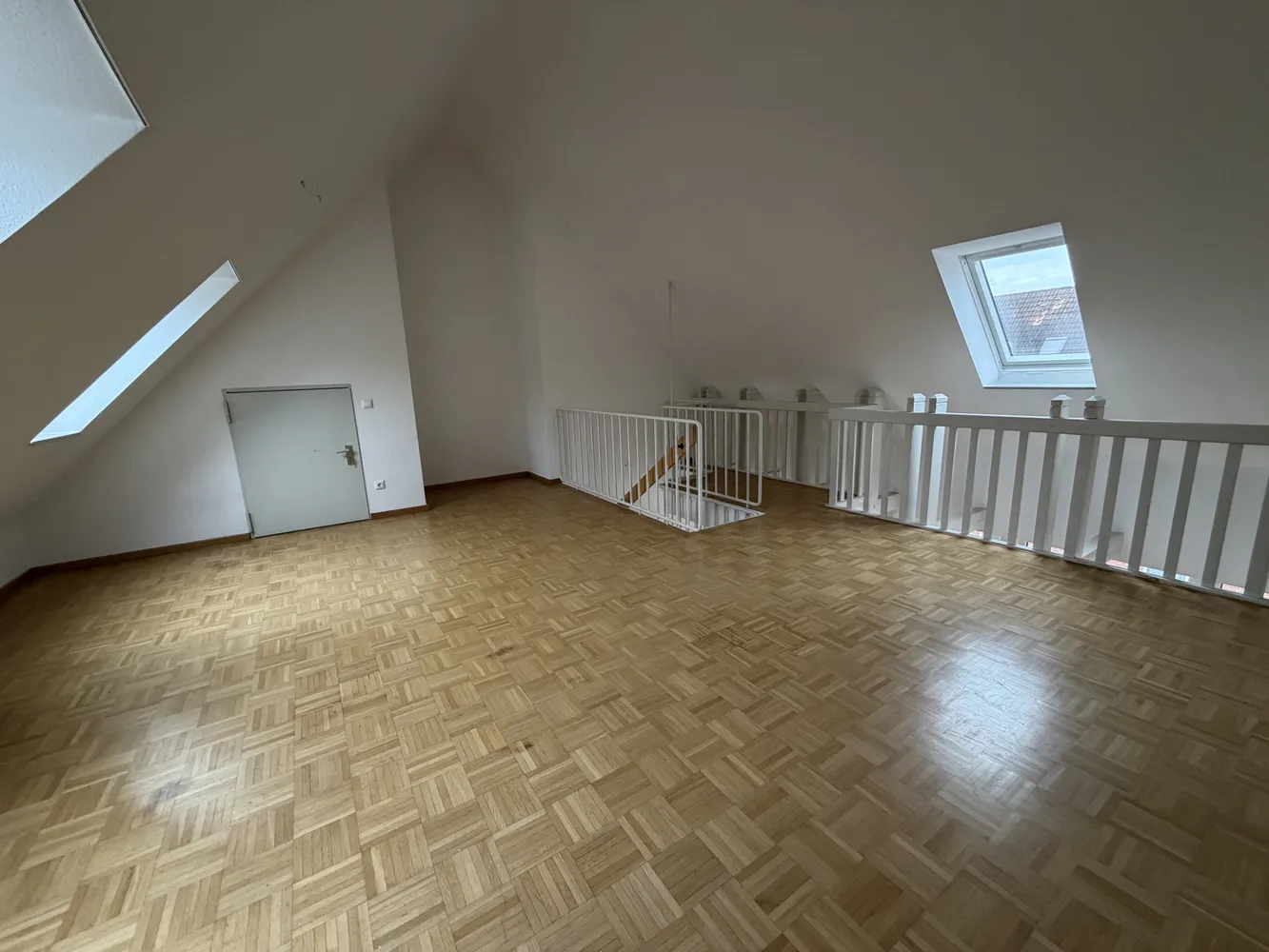 2 Zimmer Wohnung mit 93 m² in Hamburg – Bild 3