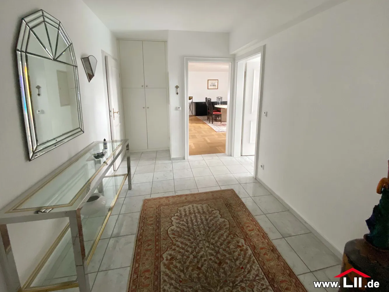 4 Zimmer Wohnung mit 191 m² in Frankfurt am Main – Bild 2