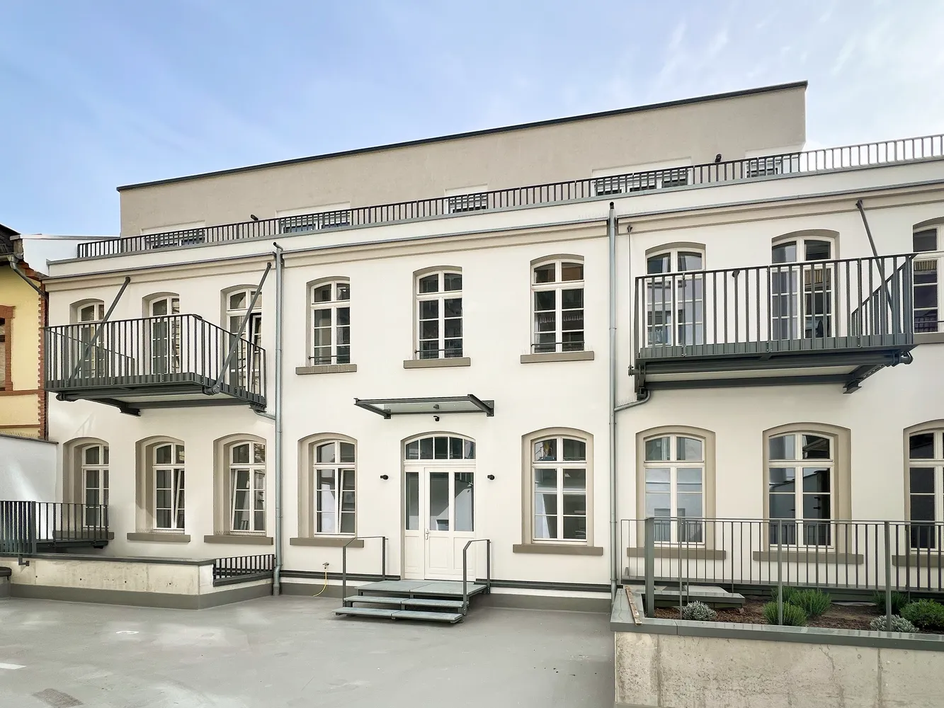 4 Zimmer Wohnung mit 144 m² in Wiesbaden – Bild 2