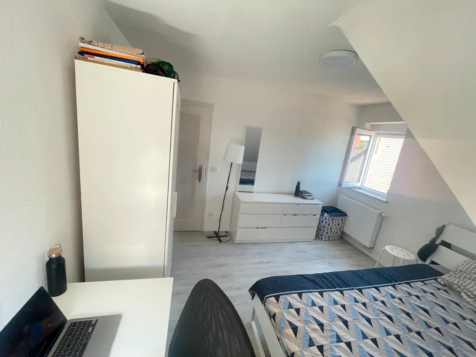 Shared room with 35 m² in Stuttgart – Photo 3