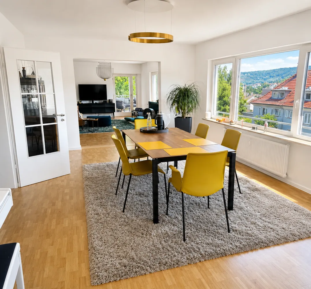7 Zimmer Wohnung mit 205 m² in Stuttgart – Bild 1