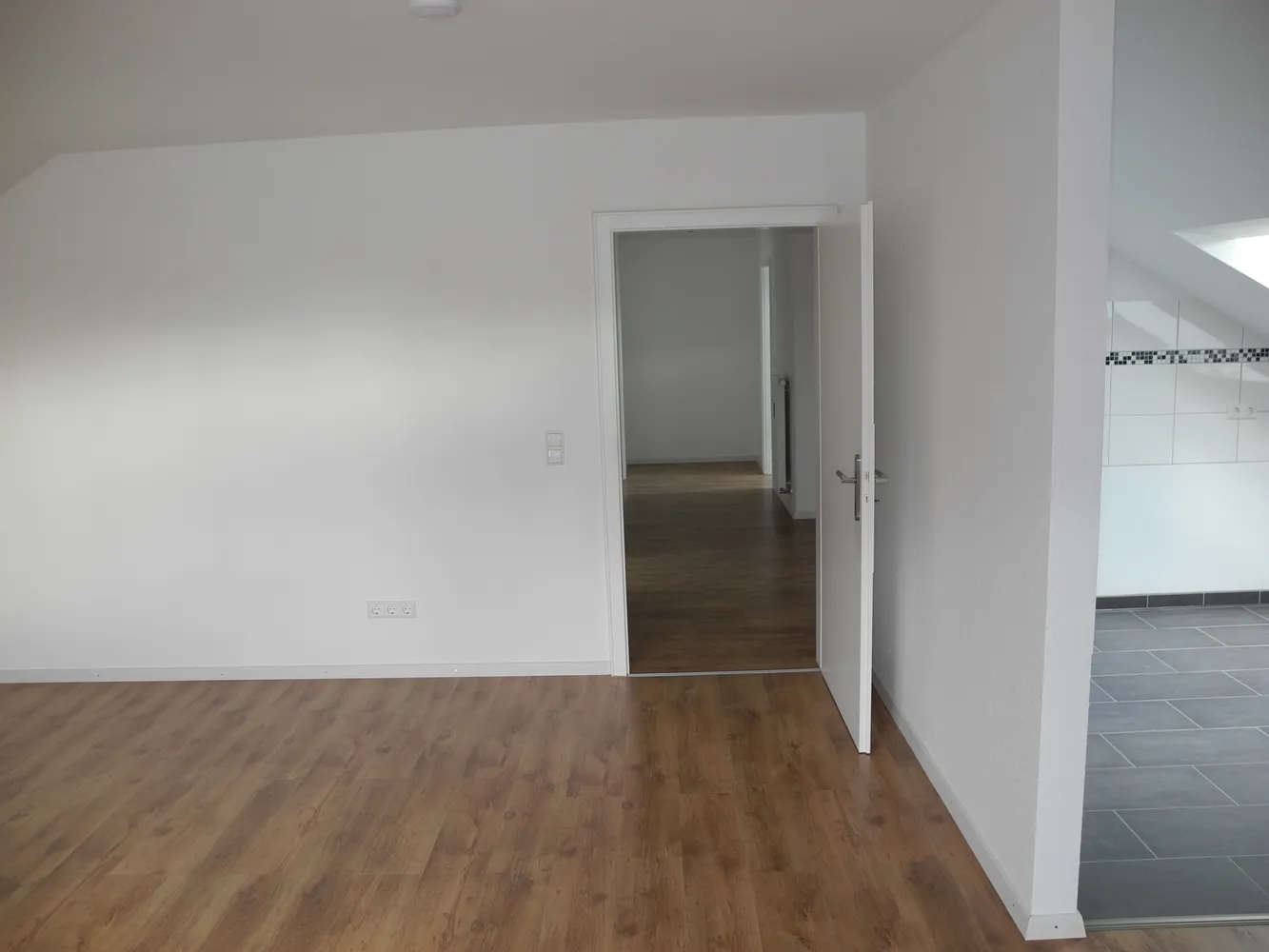 3 Zimmer Wohnung mit 76 m² in Karlsruhe – Bild 4