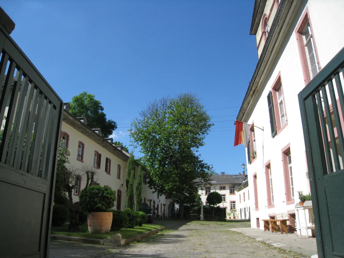 4 Zimmer Wohnung mit 131 m² in Wiesbaden – Bild 1