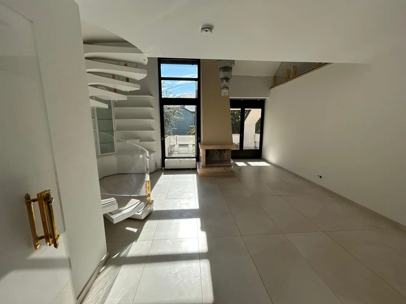 4 Zimmer Wohnung mit 162 m² in Wiesbaden – Bild 1