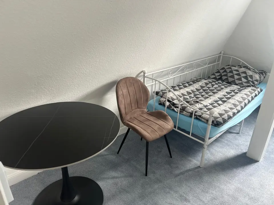 7 Zimmer Wohnung mit 12 m² in Bielefeld – Bild 2