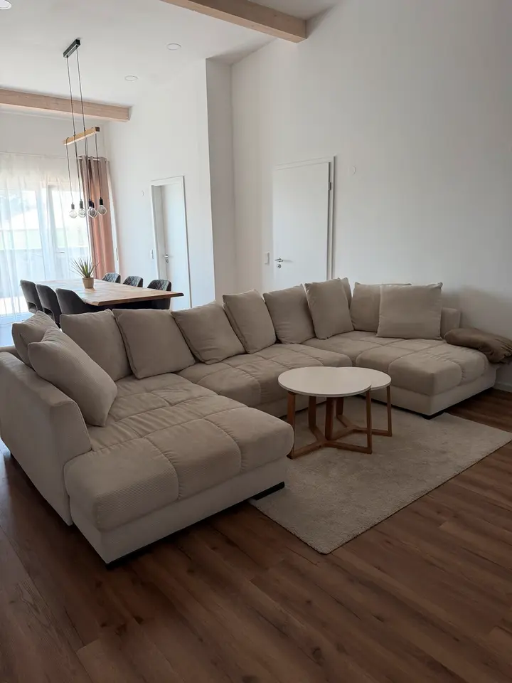 4 Zimmer Wohnung mit 140 m² in Detmold – Bild 1