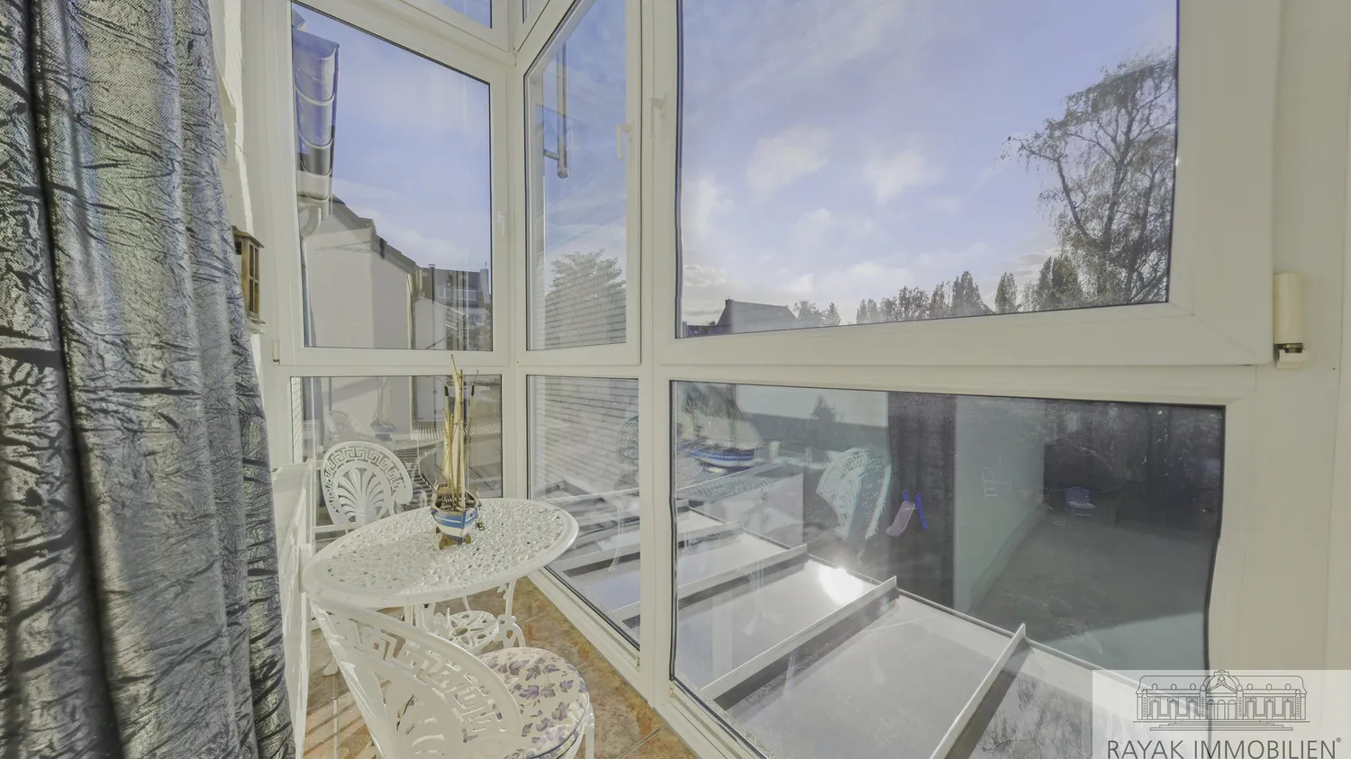 3 room apartment with 129 m² in Düsseldorf – Photo 6