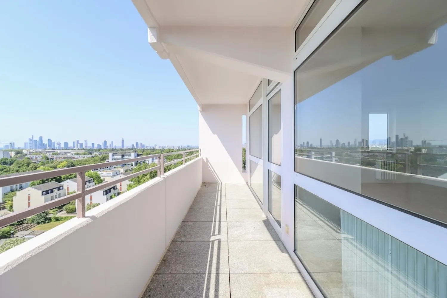 4 Zimmer Wohnung mit 132 m² in Frankfurt am Main – Bild 1
