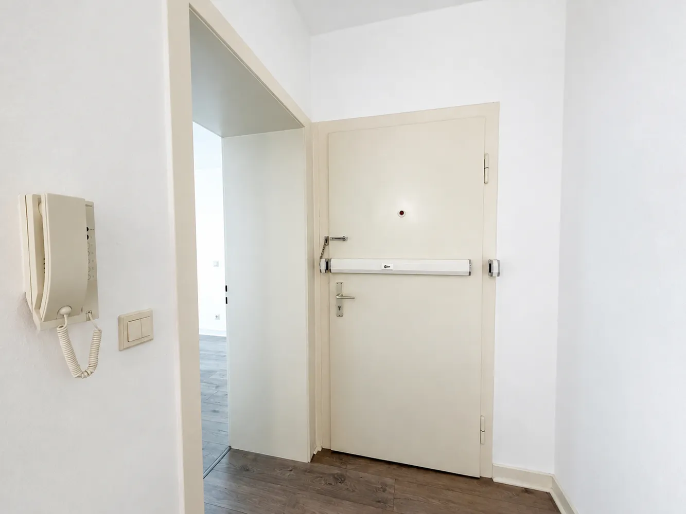 2 Zimmer Wohnung mit 76 m² in Düsseldorf – Bild 3