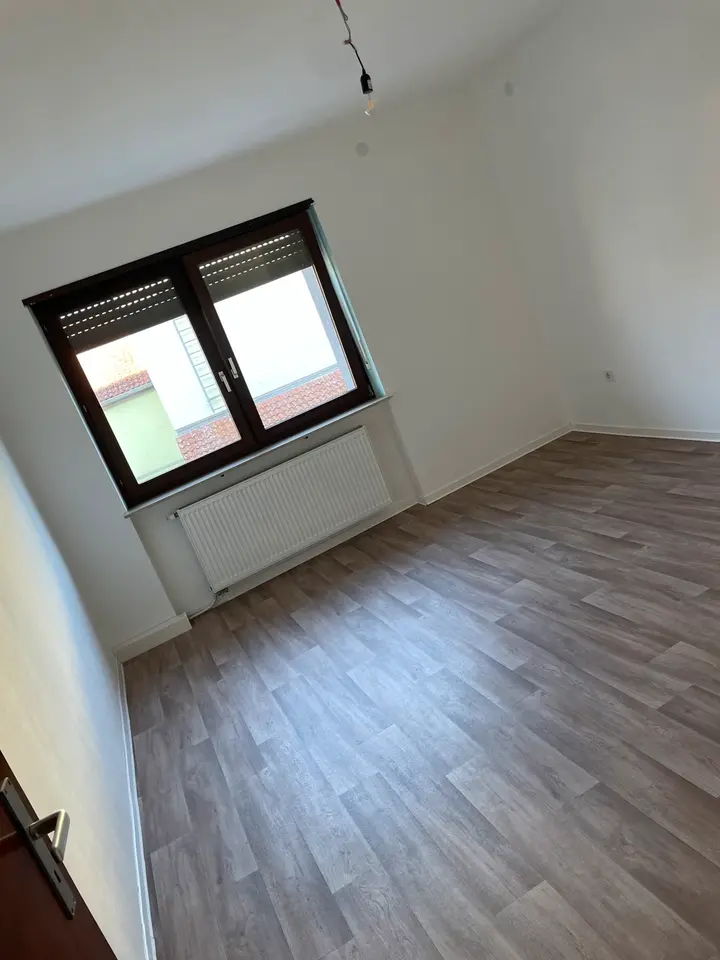 4 Zimmer Wohnung mit 100 m² in Saarbrücken – Bild 2