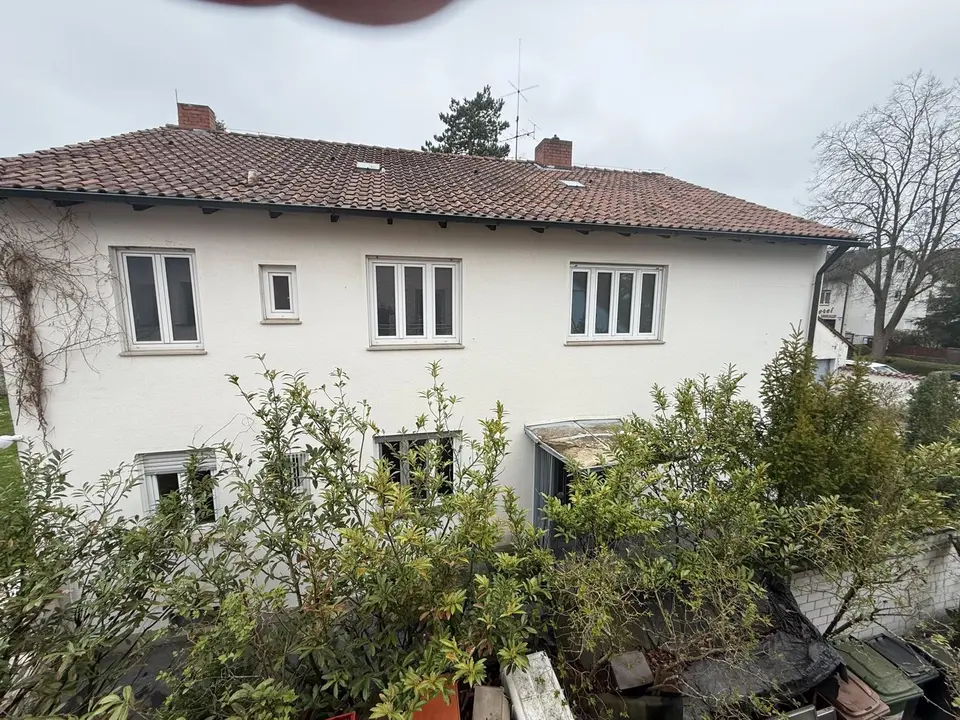8 Zimmer Haus mit 220 m² in Erlangen – Bild 1