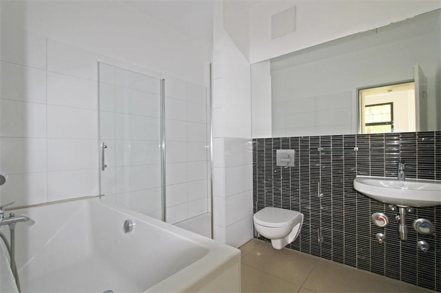 2 Zimmer Wohnung mit 81 m² in Berlin – Bild 12