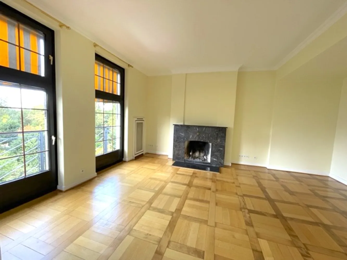 7 Zimmer Wohnung mit 137 m² in Düsseldorf – Bild 3