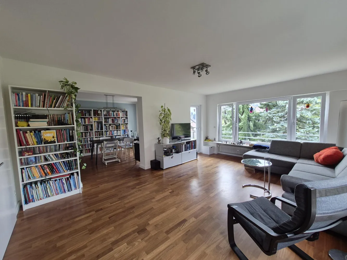 4 Zimmer Wohnung mit 97 m² in Stuttgart – Bild 1
