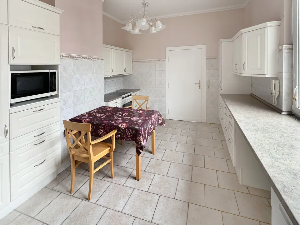 8 Zimmer Wohnung mit 215 m² in Wiesbaden – Bild 6