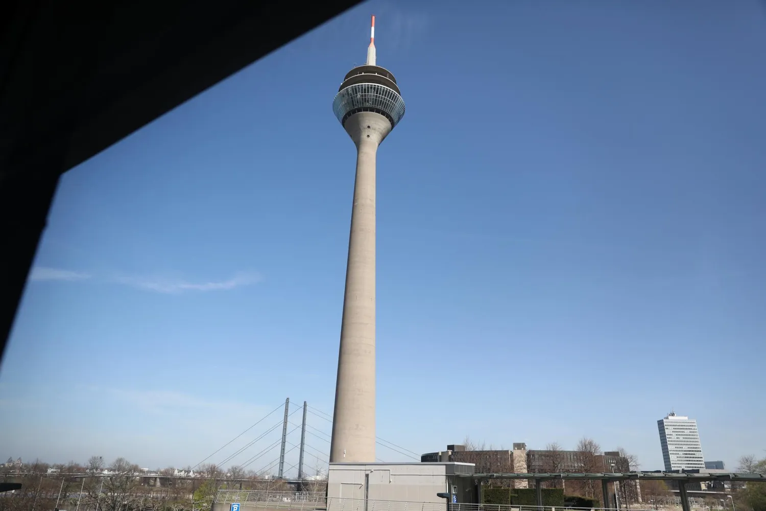 4 Zimmer Wohnung mit 125 m² in Düsseldorf – Bild 1