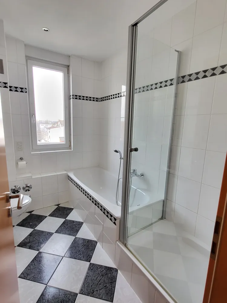 4 Zimmer Wohnung mit 110 m² in Frankfurt am Main – Bild 9