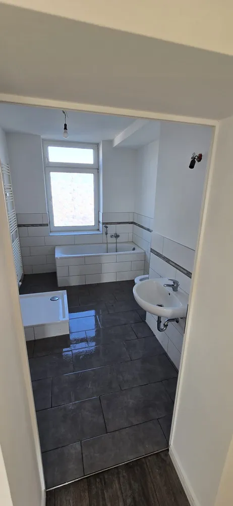 4 Zimmer Wohnung mit 102 m² in Bitterfeld-Wolfen – Bild 1