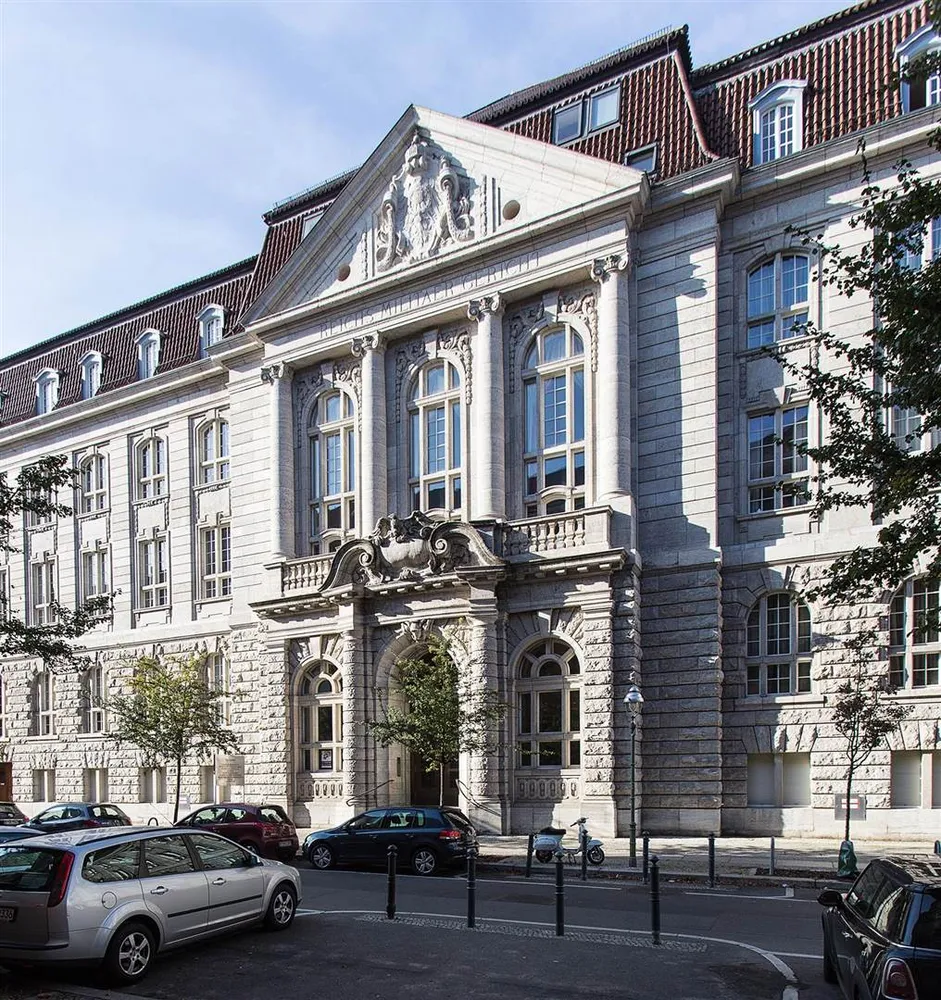 3 Zimmer Wohnung mit 172 m² in Berlin – Bild 1