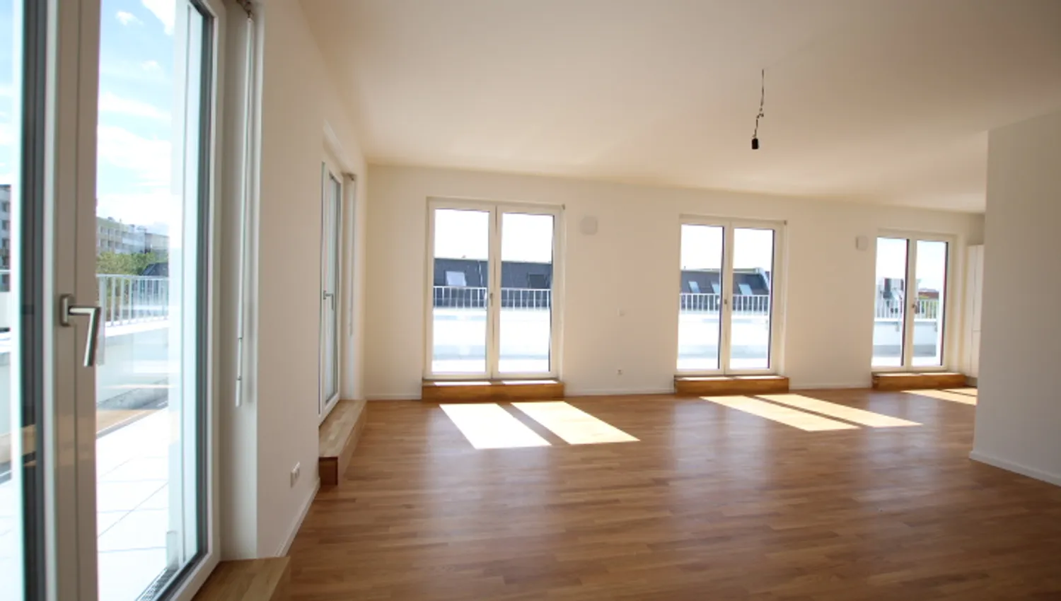 4 Zimmer Wohnung mit 166 m² in Berlin – Bild 1