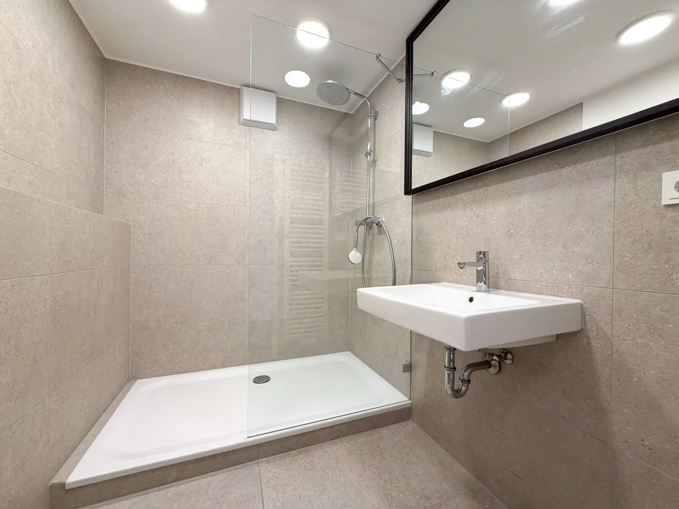 4 Zimmer Wohnung mit 160 m² in Düsseldorf – Bild 12
