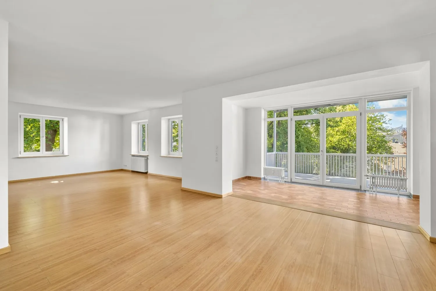 6 Zimmer Wohnung mit 191 m² in Augsburg – Bild 1