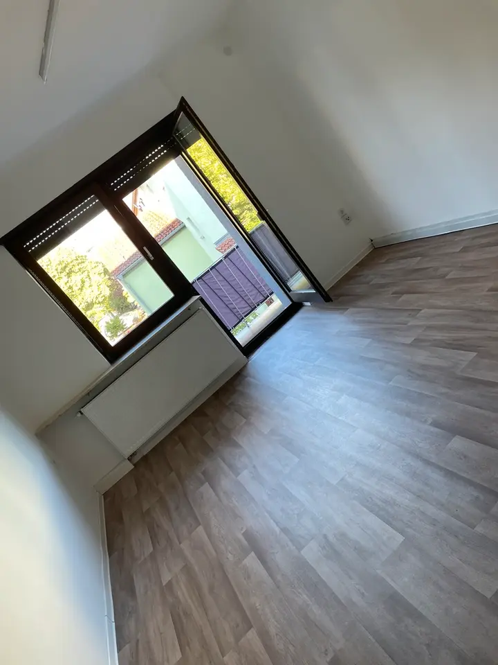 4 Zimmer Wohnung mit 100 m² in Saarbrücken – Bild 1