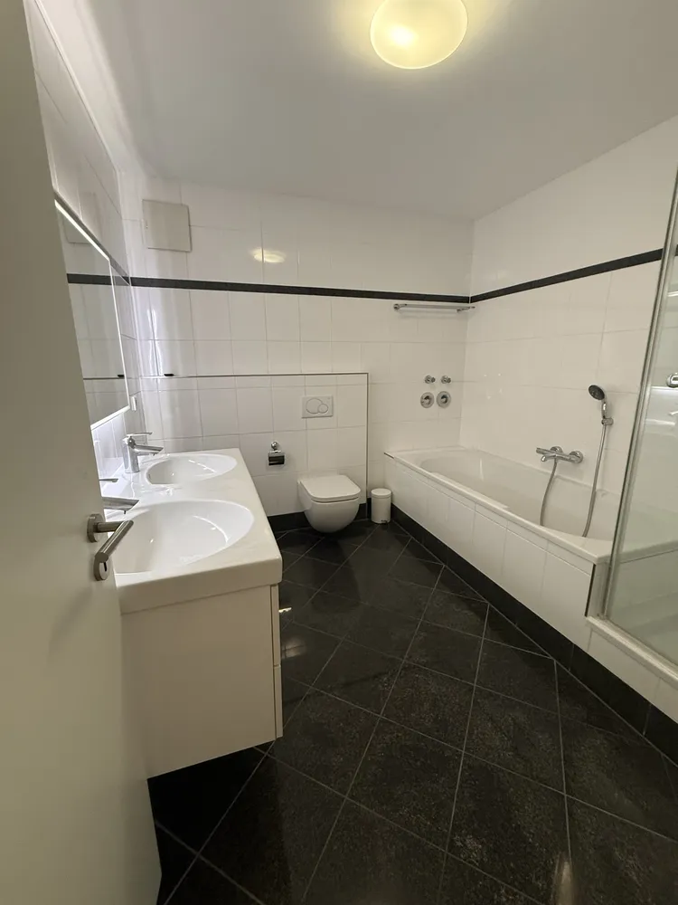 4 Zimmer Wohnung mit 105 m² in Düsseldorf – Bild 8