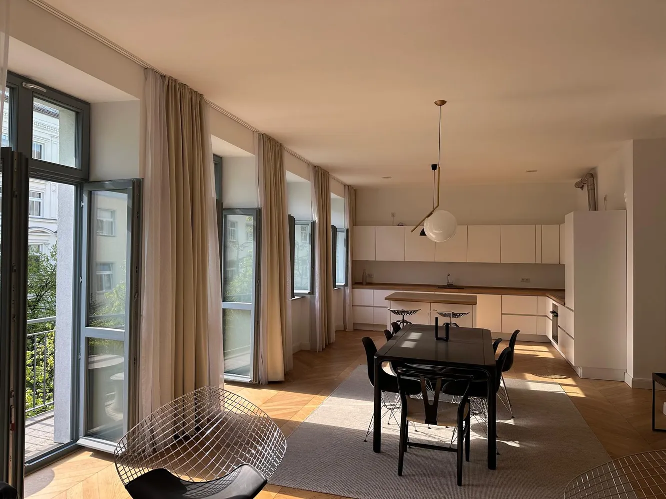 4 Zimmer Wohnung mit 130 m² in Berlin – Bild 1