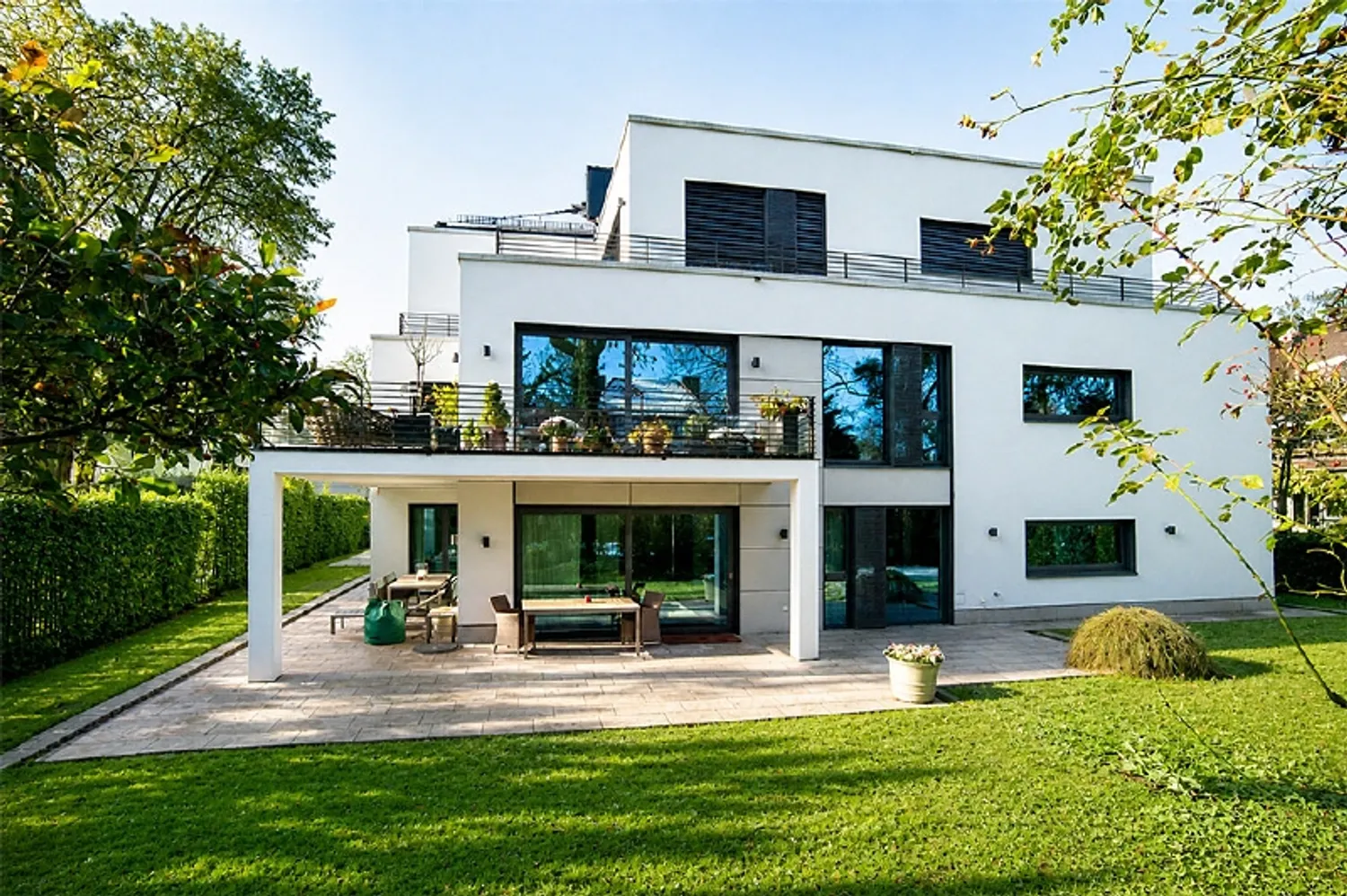 7 Zimmer Wohnung mit 302 m² in München – Bild 2