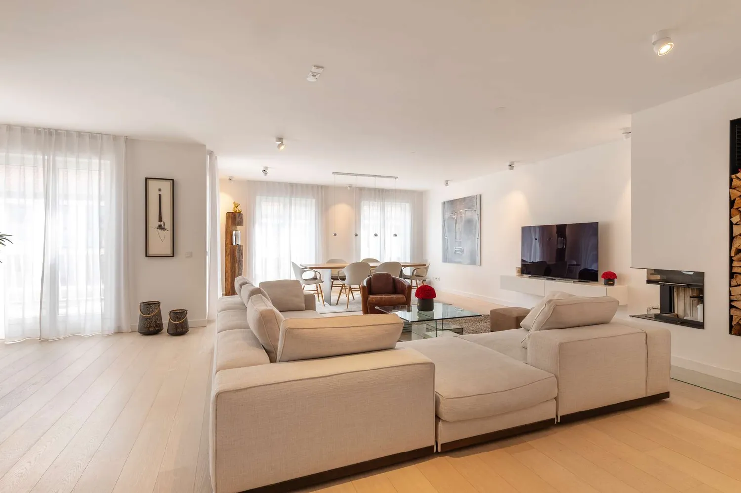 5 Zimmer Wohnung mit 216 m² in München – Bild 1