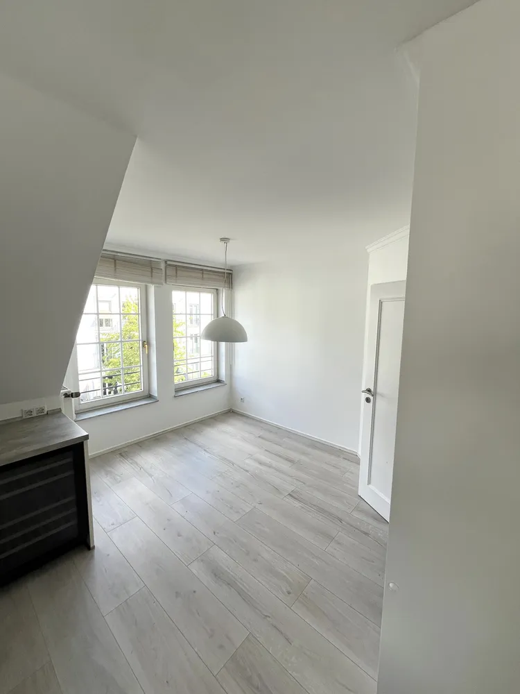 6 Zimmer Wohnung mit 201 m² in Düsseldorf – Bild 7