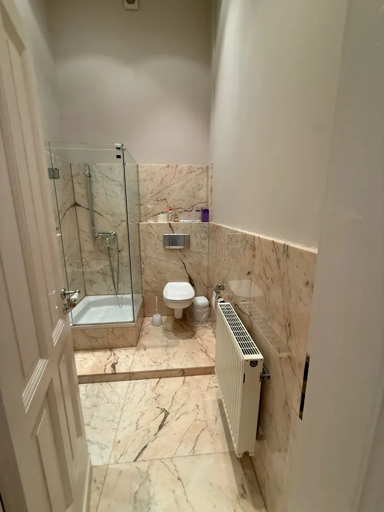 6 Zimmer Wohnung mit 200 m² in Wiesbaden – Bild 2