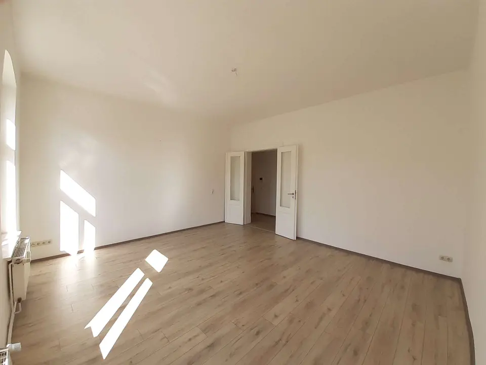 4 Zimmer Wohnung mit 111 m² in Magdeburg – Bild 2